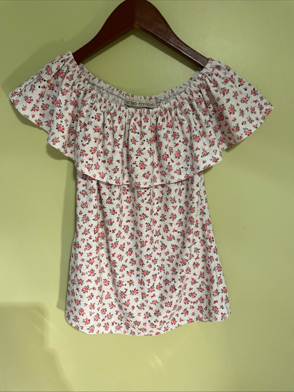 Urban Freedom White Off-Shoulder Floral Ruffle Top - Pink Rose Print Size 14/16